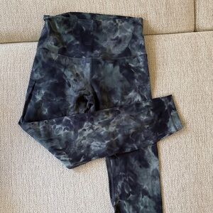 lululemon leggings- Black and Gray